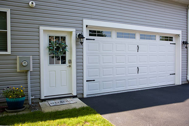 24/7 Emergency Garage Door Panel Replacement experts in De Pue, IL